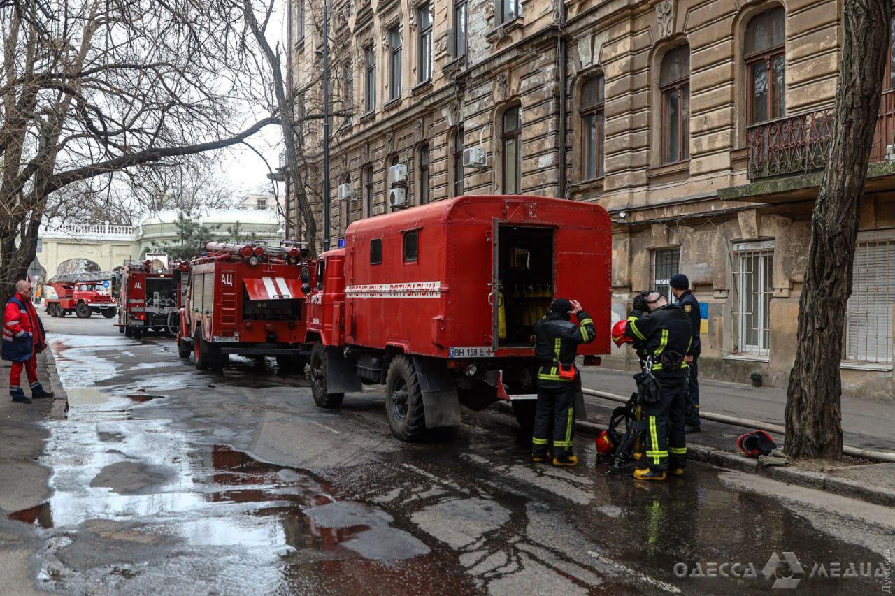 Ситуация в одессе на сегодня последние новости. Пожар в квартире. Одесса сегодня. Здание в Одессе сгоревшее.