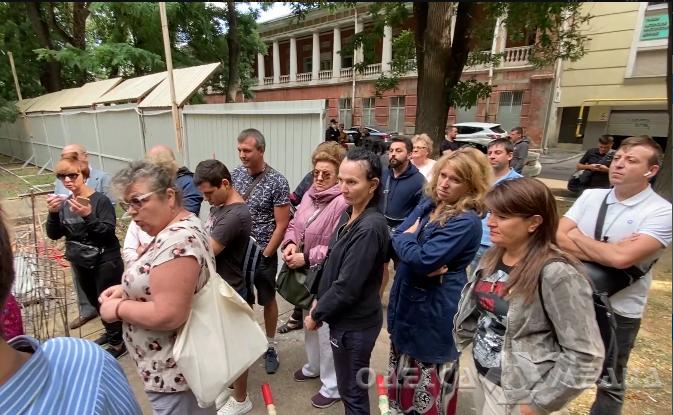 Люди на пикете 6