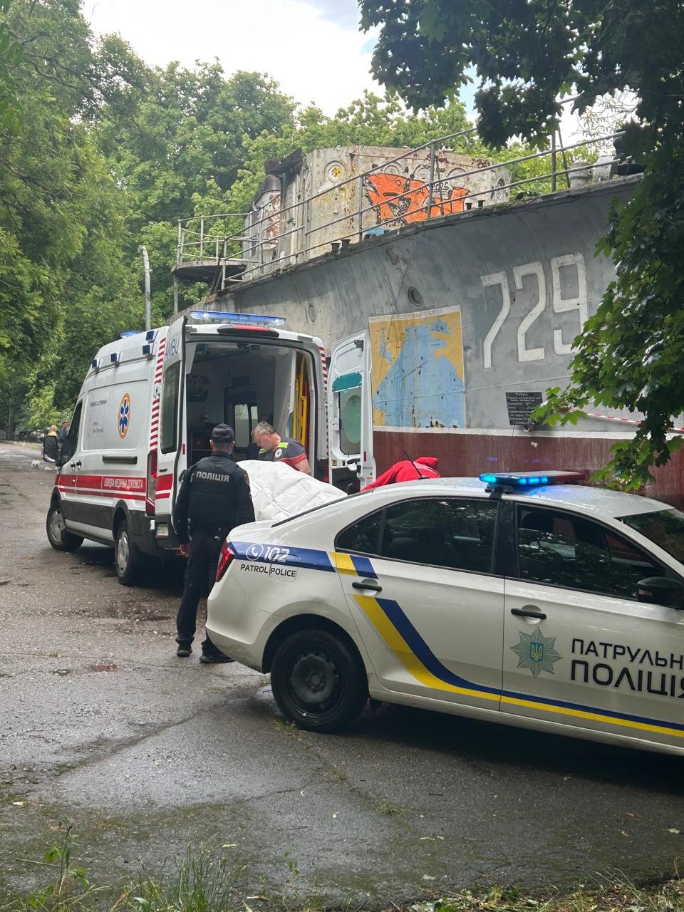 на головну