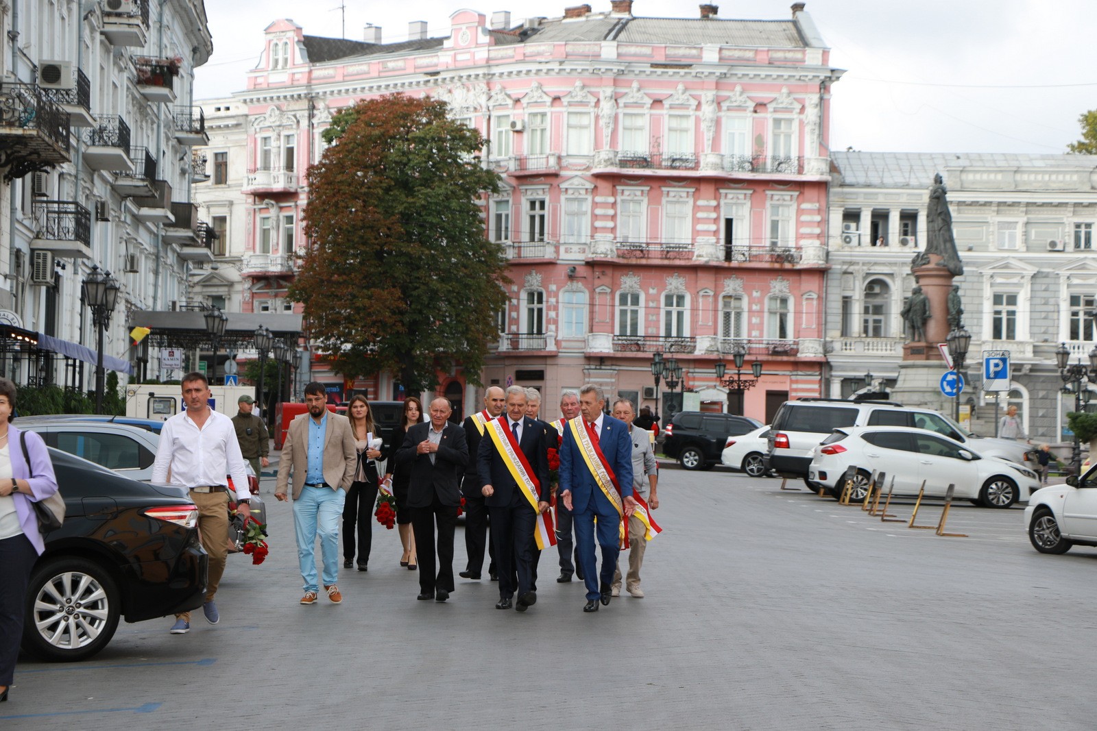 Три дня в одессе. День основания Одессы. День города Одесса 2021. Памятник в Одессе. Возложение цветов 23 февраля.