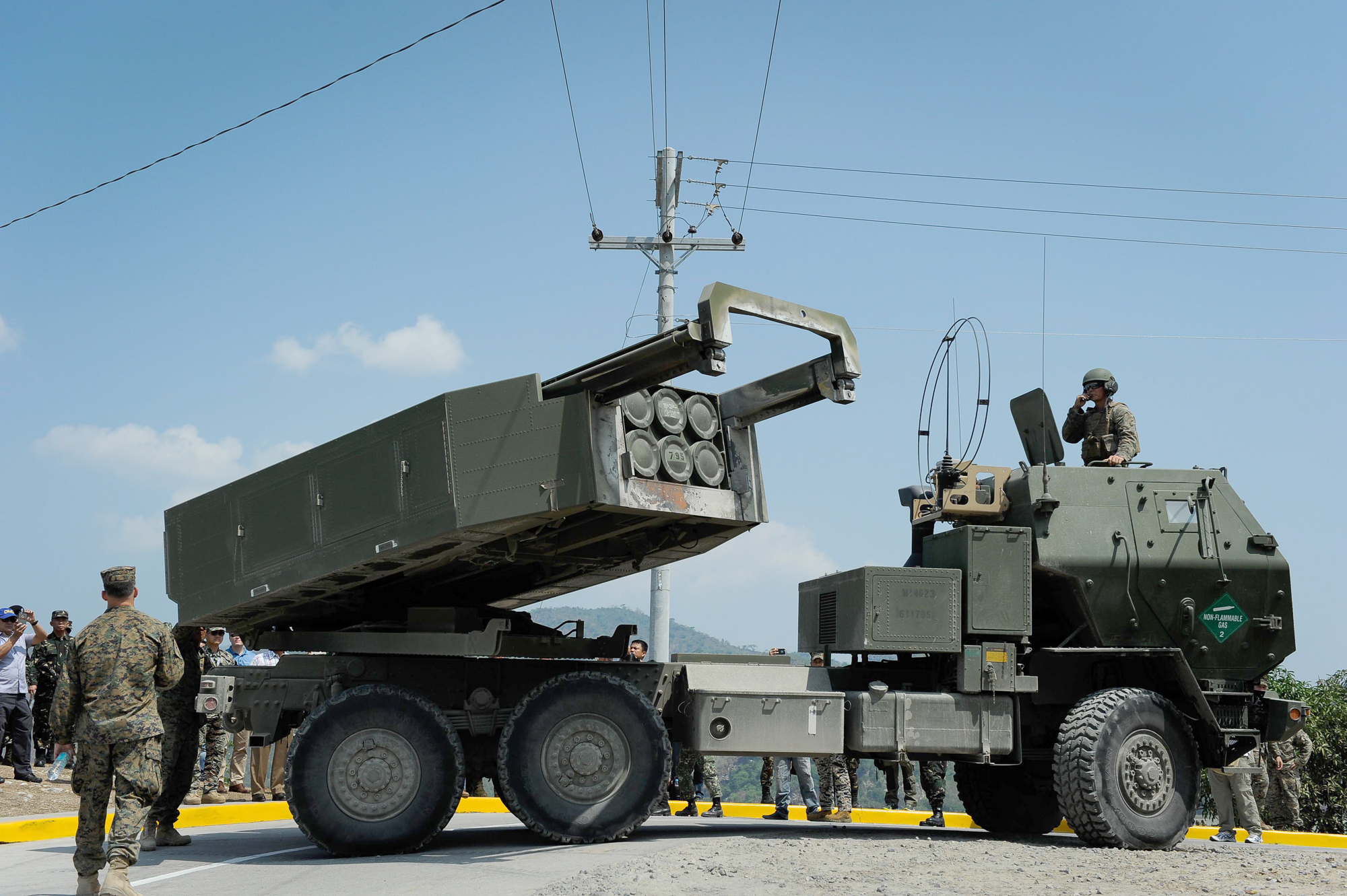 himars_gettyimages-521111726_3.jpg